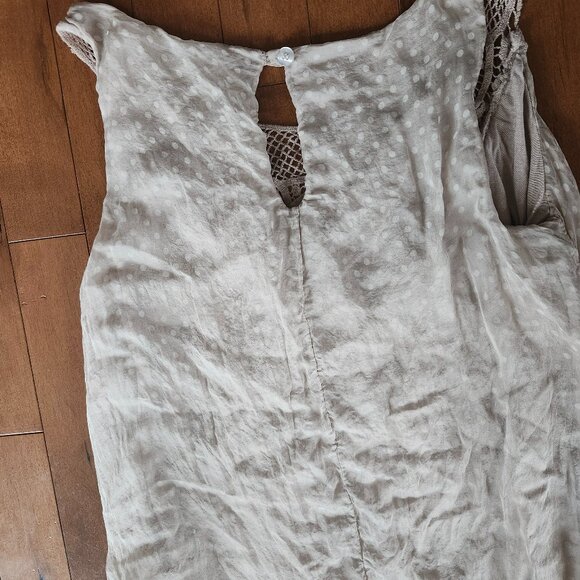 3/ $15 SALE!!! 😎 Italien silk tank top - Picture 3 of 3